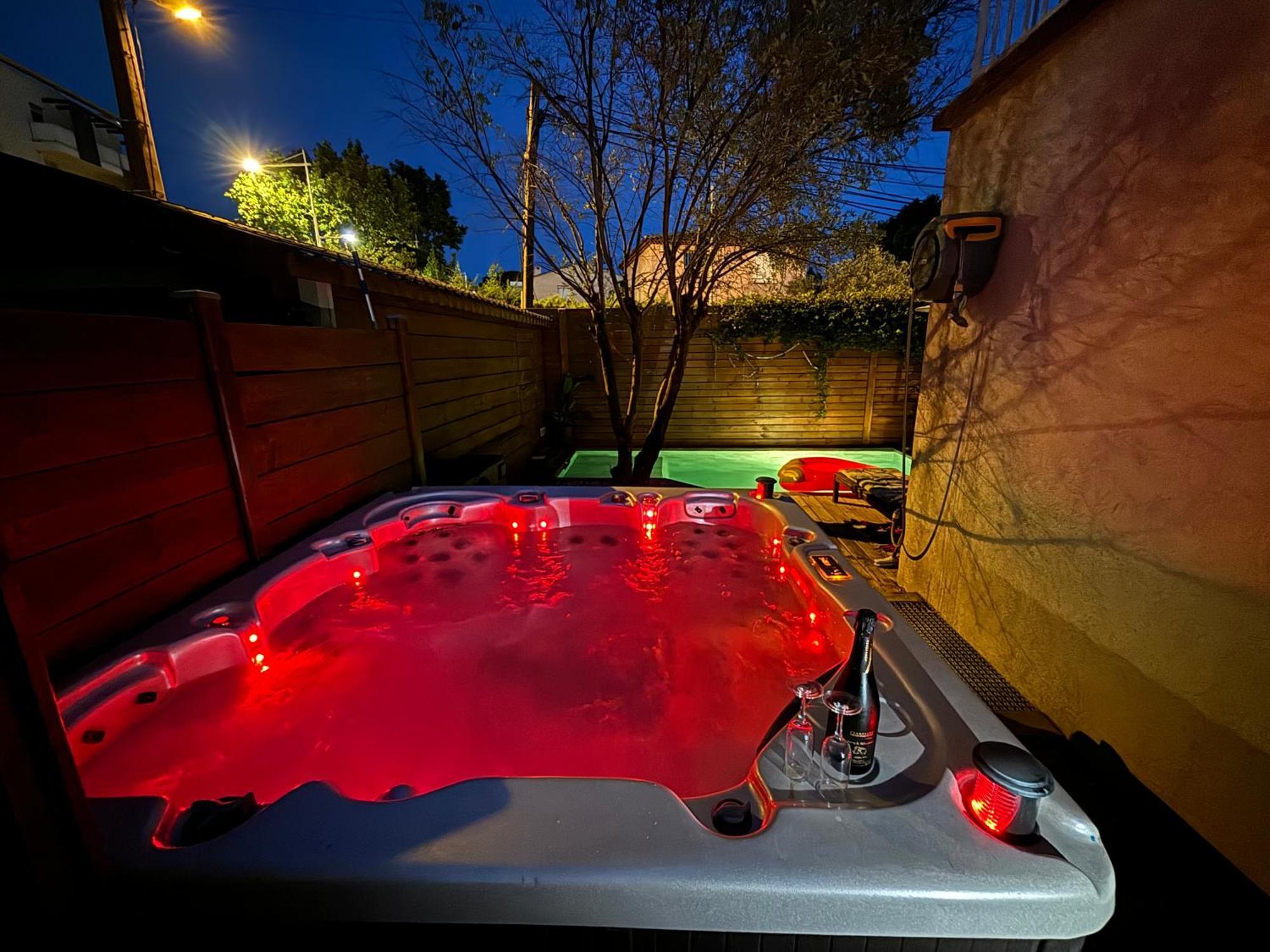 Maison Avec Piscine Et Jacuzzi Proche Des Plages Toulon Luaran gambar